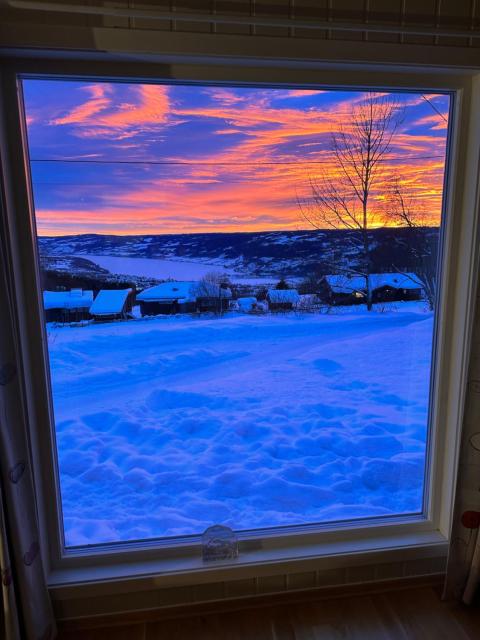 Cabin with great view close to town and ski area