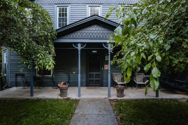 The Gables Newly Renovated Farmhouse Sleeps 17