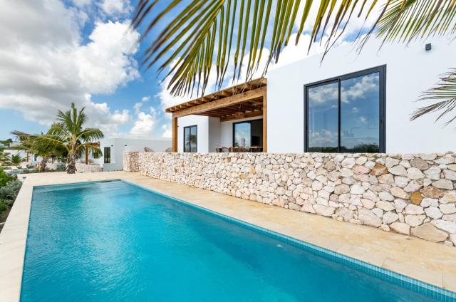 Luxury 8-person Villa with Private Pool