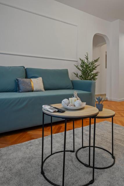 Ultracentral Metro Steps 2 Bdrm