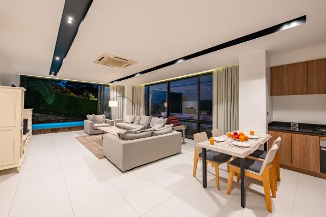 Tranquil 3-Storey Villa with Private Pool - The Bay C1