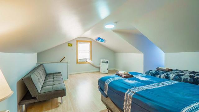 3 BR Southside Pad - Sleeps 8 - Amazing Location