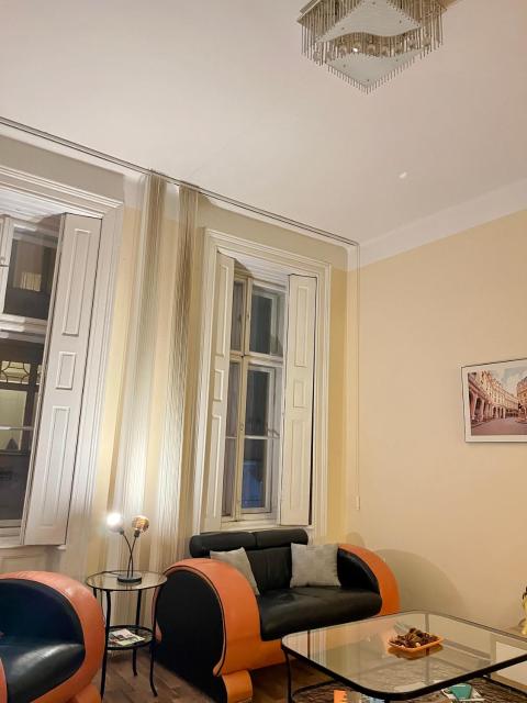 Pyvo Street Home with balcony near the Danube