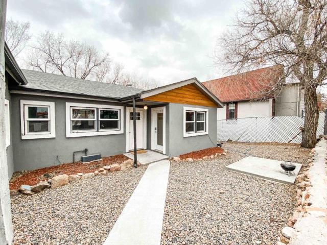 2702 N Cascade