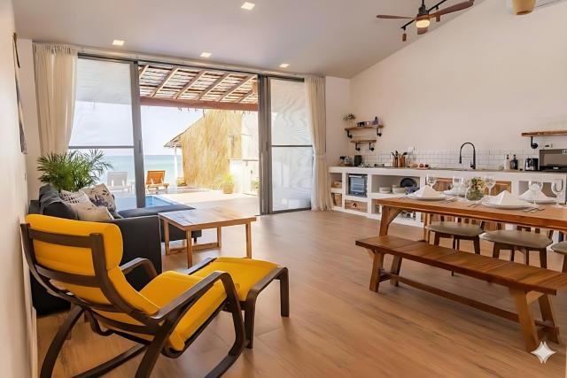 SeaSalt BeachFront Holiday Home, Private pool, 2 Bedroom house