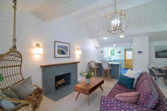 Scandinavian Cottage by the Sea, Close Walk to Ferry and Town