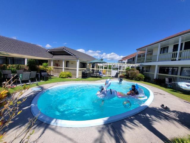 Summit Motor Lodge