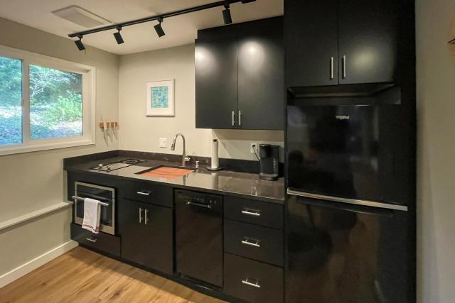 Walk to Beach + Village: Bainbridge Island Gem!