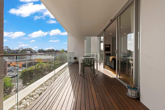 Modern Airy Haven Near Beach & City