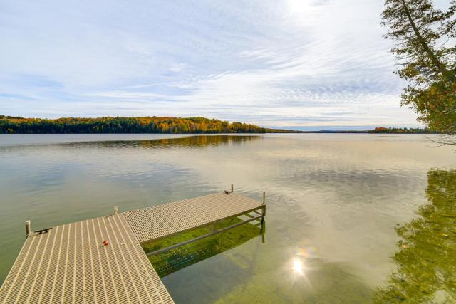 All-Season Adventures! Chicaugon Lakefront Gem