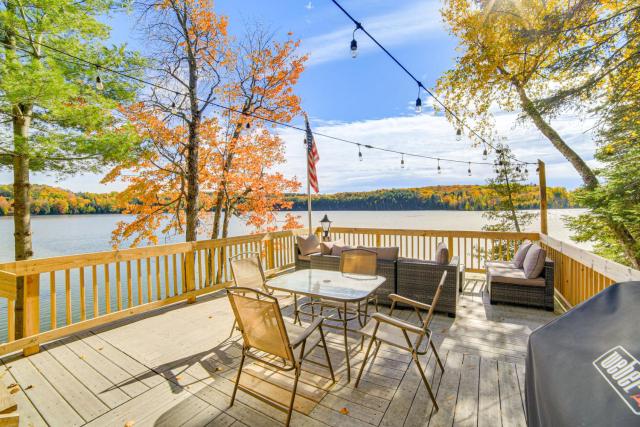 All-Season Adventures! Chicaugon Lakefront Gem
