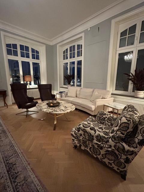 Premium large apartment with sea view, 5 bedrooms!