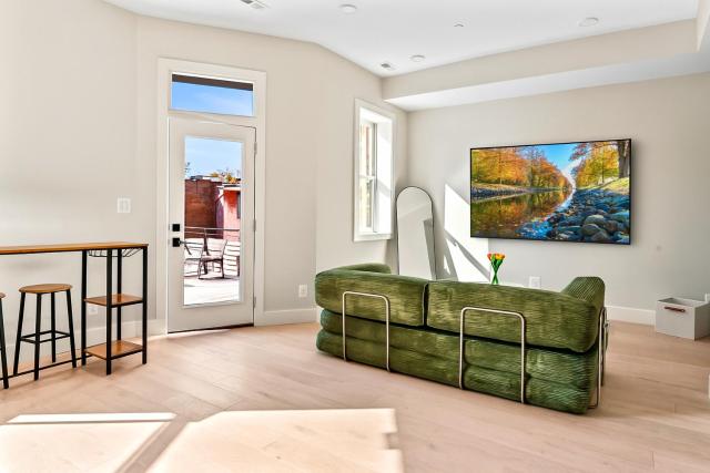 2Bedroom Condo with Private patio in Downtown DC Dupont