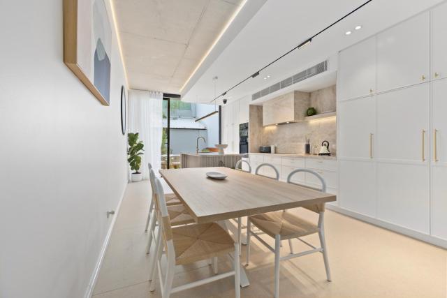 5BR Terrace House, Rooftop Spa & Amazing City View
