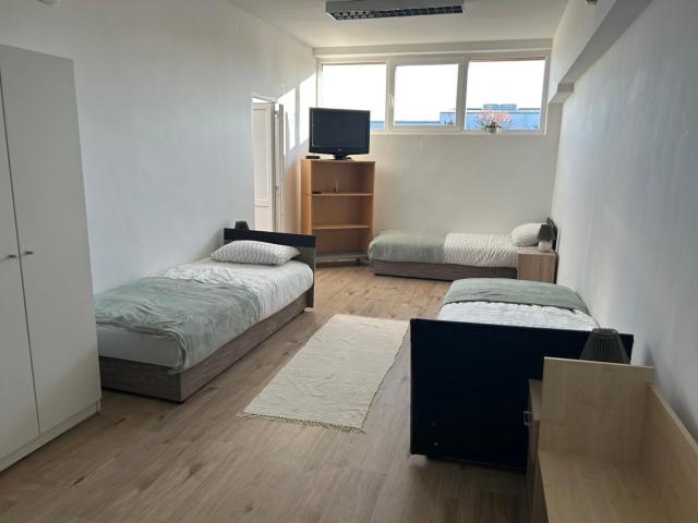 ACÉL Budget Rooms with Free Truck Parking
