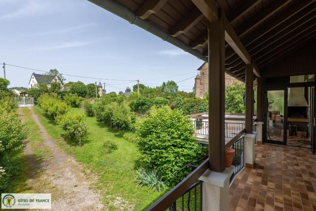 Maison indépendante avec parc privé à Laissac