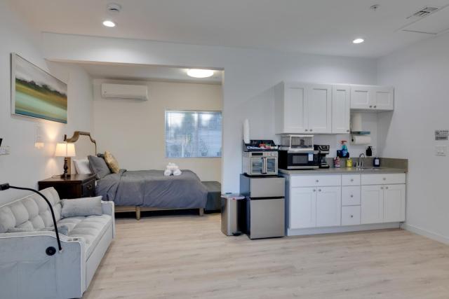 4 Mi to Old Pasadena Walkable Studio
