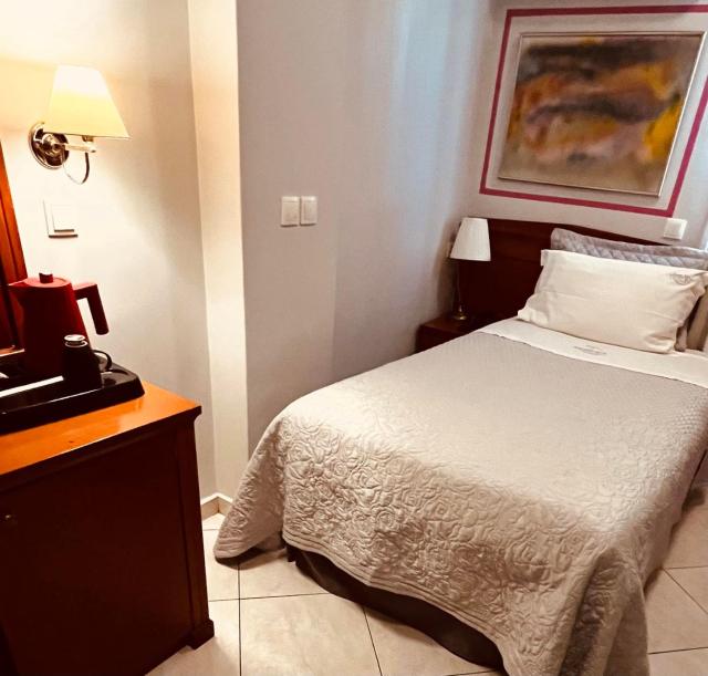 Triton Hotel Piraeus