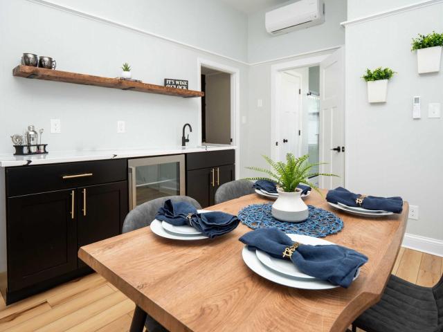 Jennifer's Stylish & Modern Broadway Getaway
