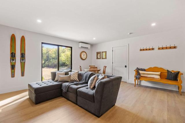 Le Petit Flat - 2 Bed 1 Bath One Level Apartment
