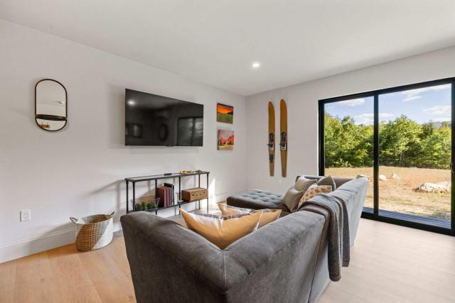 Le Petit Flat - 2 Bed 1 Bath One Level Apartment