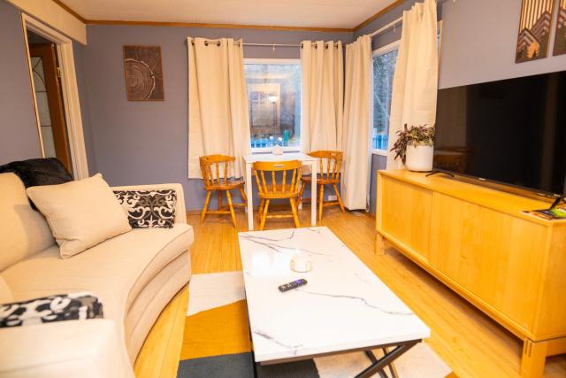 3 Bedroom Gardenside Downtown Home