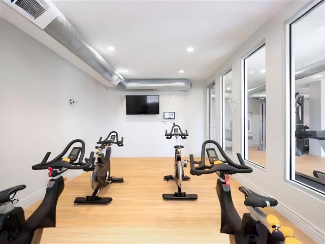 Modern Downtown 2BR 2BA with City Views Fire Pit Walk to Delta Center