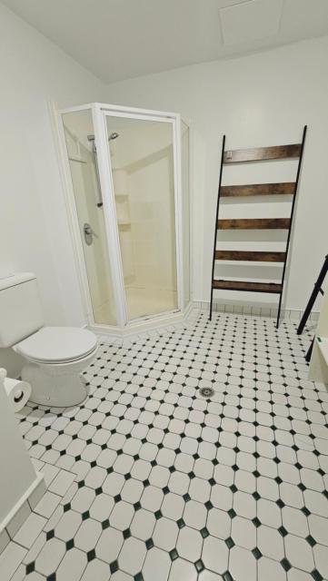 Lilypad of Three Kings - Urban 4BR Retreat - Modern Spacious Central Family-friendly