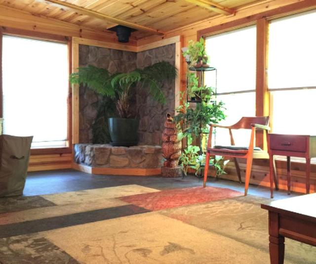 Pet-Friendly Cottage Overlooking a Koi Pond near Mark Twain National Forest, Missouri