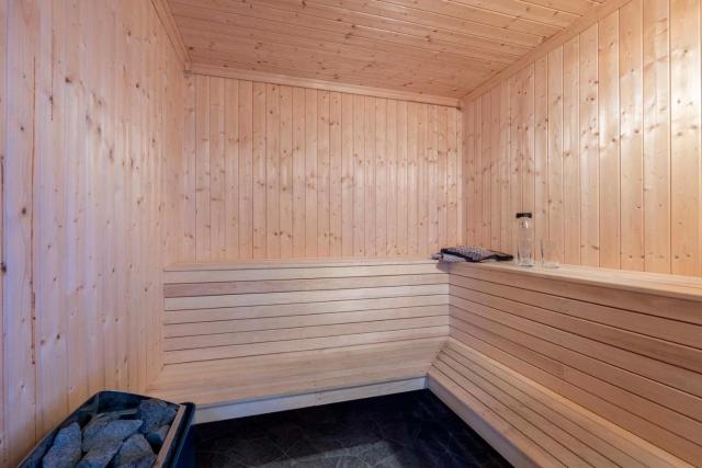 Big family cabin with ski in ski out