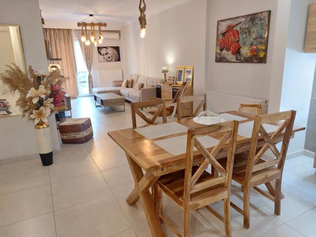 Antigonidon Square Luxury Apartment