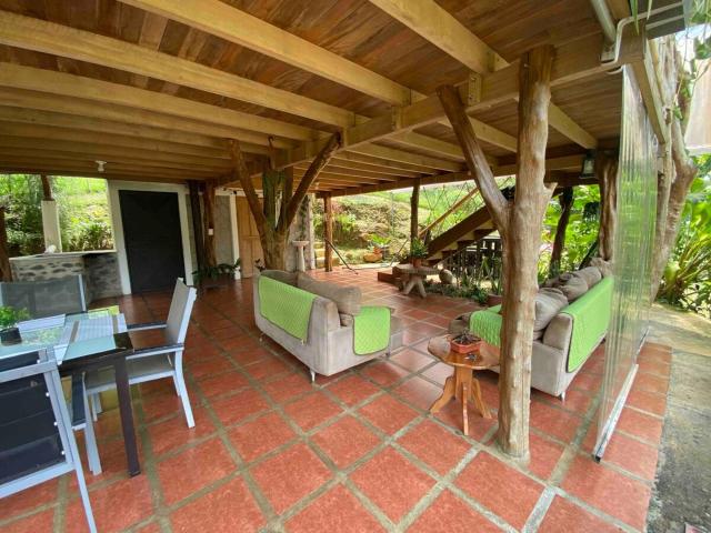 Cabin -Treehouse La Tigra