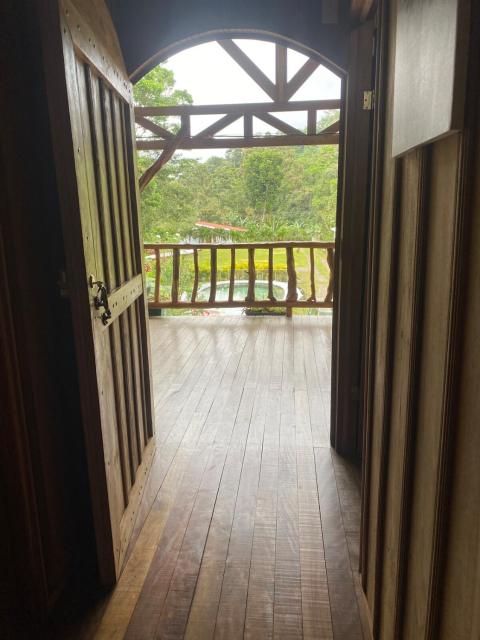 Cabin -Treehouse La Tigra