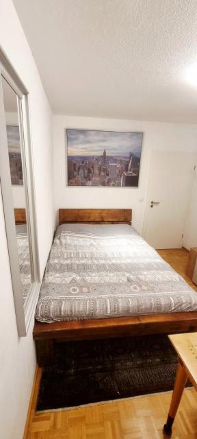 Gemütliches Zimmer mit eigenem Bad nahe Pfanzeltplatz