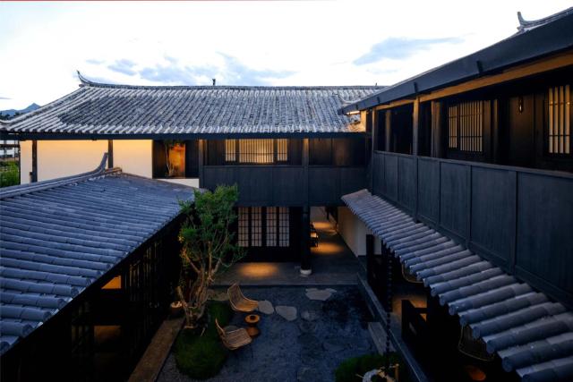 Lijiang Old Town Noiseless Zen Courtyard