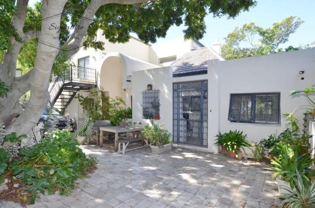 2 Bedroom Apartment - Tamboerskloof
