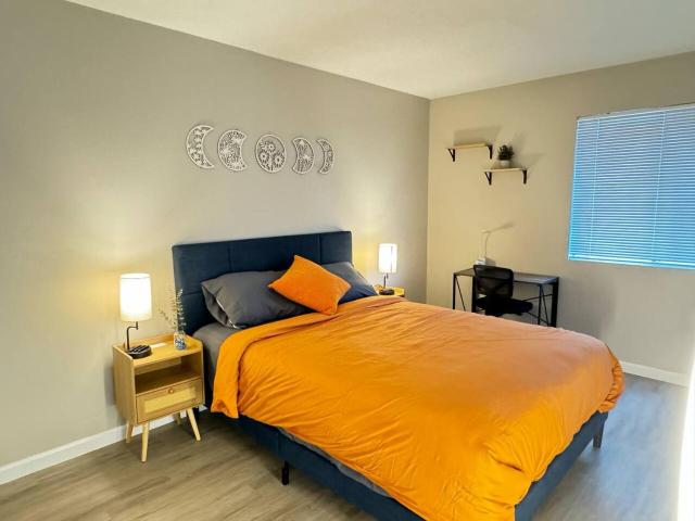 The Cozy Condo - Your Home Base near all amenities