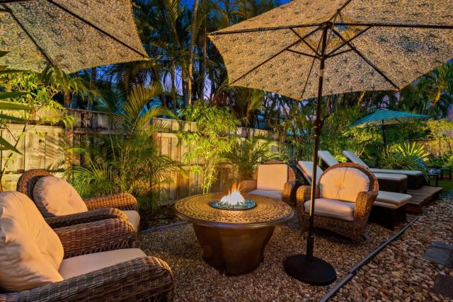 2 bed, steps from Wilton Drive, BBQ, fire pit