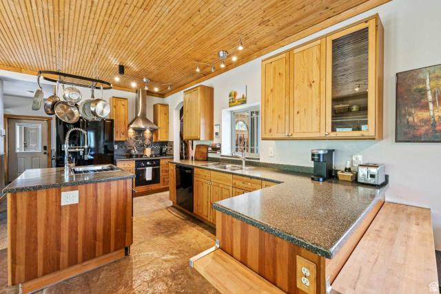 Rustic 5BR Escape with Private Hot Tub 25min to Park City