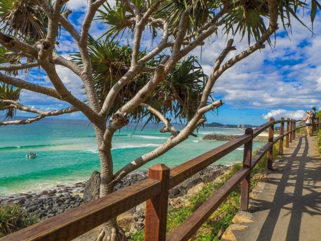 Cosy Central Burleigh Getaway