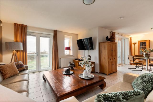 608S Two bedroom apartment, terrace & harbor view