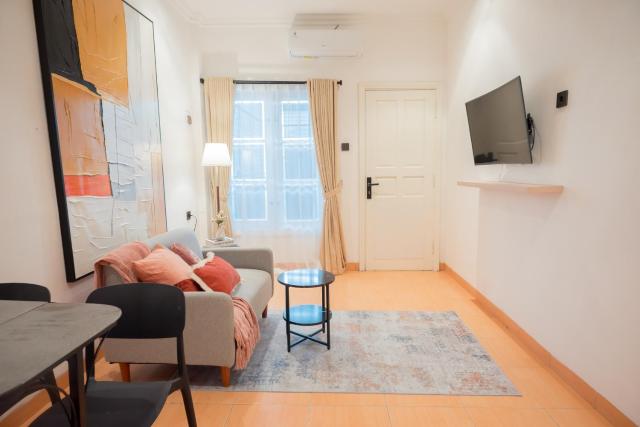 Modern Central District One Bedroom 04 !