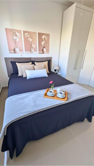 Apartamento Vila Olímpia com ar, vaga e piscina