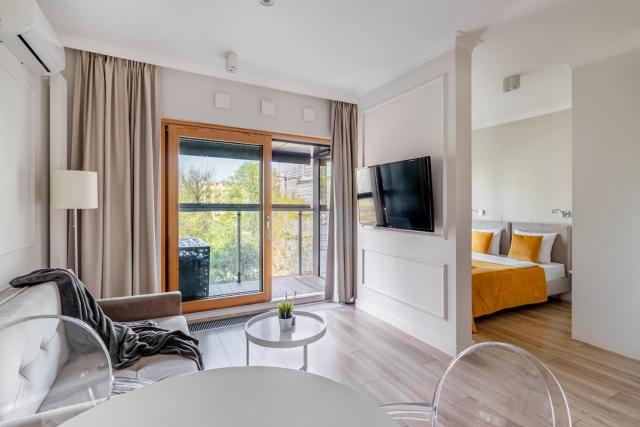 Luxury 2-room apartment with a beautiful city view - Mennica Residence