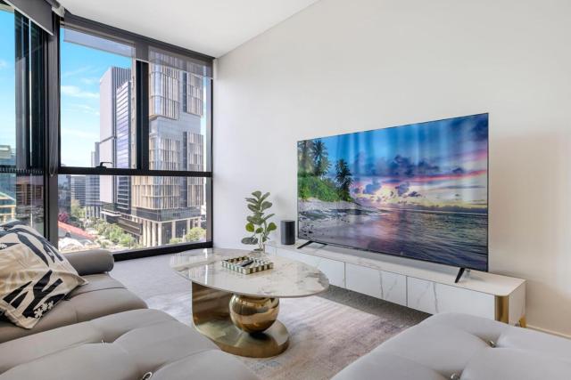 Stylish 2BR Next to Parramatta Station with Pool