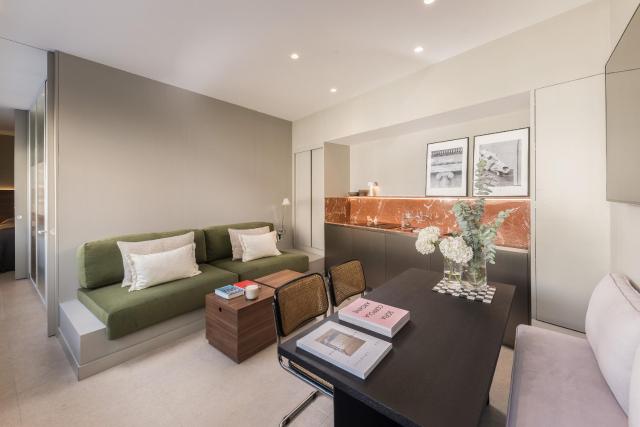 Edmond Vibes Almagro Suites