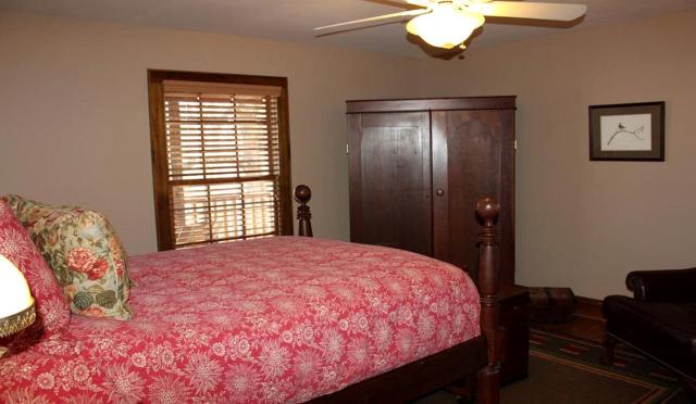 Idyllic Cabin Rental on a Charming Farm near White House, Tennessee