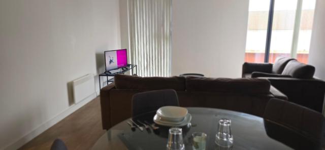 Cozy Broad Street Apartment Central and Comfortable