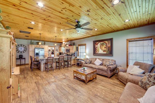 Jefferson Vacation Rental with Golf Cart!