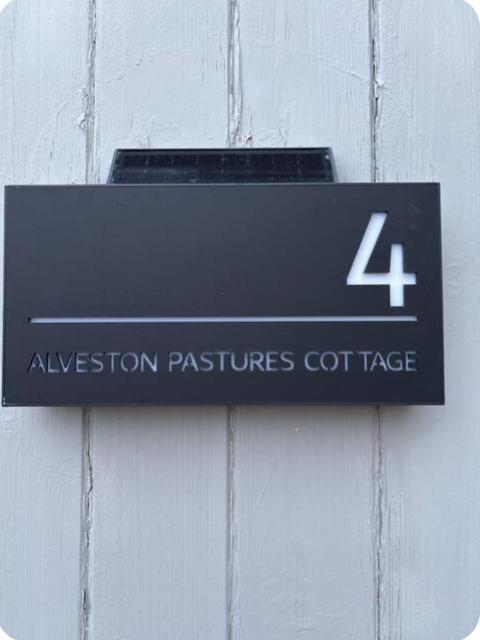 The Field View Retreat at Alveston Pastures just 3 miles from the Town